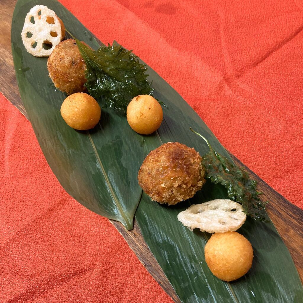 【おはしどころ菜でしこ】 〜枝豆とひじきのコロッケ〜 ⁡ ⁡ ⁡ ビールに合う、 旬な食材を使った一品を 作ろうと思い、 生まれた料理です ⁡ ...