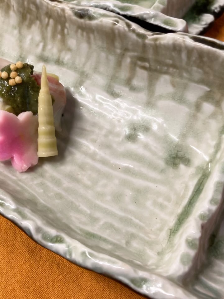 【おはしどころ菜でしこ】
〜姫たけのこと鯛の木の芽味噌和え〜
⁡
⁡
初夏に旬を迎える姫たけのこは
たけのこではなく、笹の若い芽
⁡
⁡
しっかりした歯応えと
いい香りがして非常に美味しいのですが、
下処理が大変であまり出回らない
今が旬の食材です。
⁡
新緑をイメージした
木の芽味噌(山椒の葉で作ったお味噌)で
和えて召し上がっていただきました
⁡
⁡
⁡
⁡
⁡
〜パート・アルバイト募集中️〜
⁡
一緒にお店を
盛り上げていただける方を
募集中です️
⁡
⁡
・時給1080円
⁡
・募集人数＝1人(ホールスタッフ)
⁡
・18:00〜23:00(変動あり)
　
・おいしいまかない付き
　(持ち帰りでも大丈夫です)
⁡
落ち着いた雰囲気のお店で
お客様も良い方ばかりです
⁡
⁡
今勤めてもらっているアルバイトさんも
優しい性格の人達なので
働きやすいと思いますよ
⁡
超超人気店にする為、
チカラを貸してください🤲🤲
⁡
〜お問い合わせ〜
⁡
お店　0495-23-3058
携帯　080-3455-4951
インスタDMでも大丈夫です‍♂️
⁡
⁡
【埼玉県本庄駅徒歩30秒】
【月曜定休】
【駐車場️3台有り】
【インスタのメッセージお問合せ】
【詳しくはプロフールまで】
⁡
※インボイス対応しております
⁡