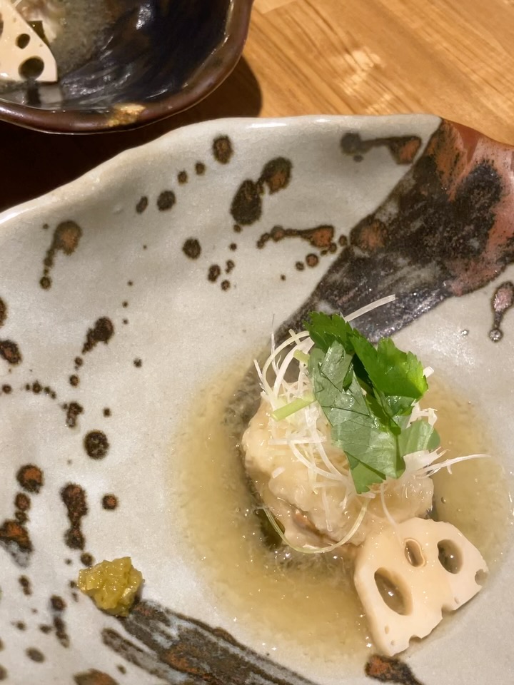【おはしどころ菜でしこ】
〜真鯛のもち米蒸し〜
⁡
⁡
⁡
ふわふわに蒸し上げた真鯛に
もちもちの道明寺粉を乗せ、
大根おろし入りの和風あんかけを
かけて。
⁡
⁡
⁡
道明寺粉は
桜餅とかで使っているアレです
⁡
⁡
⁡
⁡
⁡
⁡
⁡
〜パート・アルバイト募集中️〜
⁡
一緒にお店を
盛り上げていただける方を
募集中です️
⁡
⁡
・時給1080円
⁡
・募集人数＝1人(ホールスタッフ)
⁡
・18:00〜23:00(変動あり)
　
・おいしいまかない付き
　(持ち帰りでも大丈夫です)
⁡
落ち着いた雰囲気のお店で
お客様も良い方ばかりです
⁡
⁡
今勤めてもらっているアルバイトさんも
優しい性格の人達なので
働きやすいと思いますよ
⁡
超超人気店にする為、
チカラを貸してください🤲🤲
⁡
〜お問い合わせ〜
⁡
お店　0495-23-3058
携帯　080-3455-4951
インスタDMでも大丈夫です‍♂️
⁡
⁡
【埼玉県本庄駅徒歩30秒】
【月曜定休】
【駐車場️3台有り】
【インスタのメッセージお問合せ】
【詳しくはプロフールまで】
⁡
※インボイス対応しております
⁡
⁡