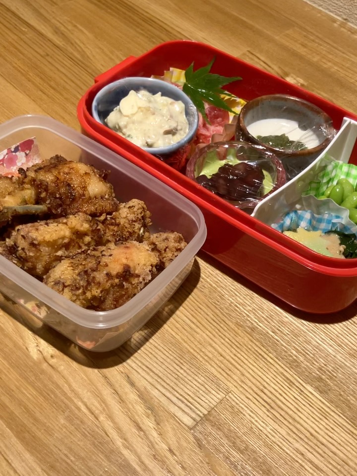 【おはしどころ菜でしこ】
〜まかない〜
⁡
⁡
誕生日を迎えたアルバイトさんの
バースデーまかない
⁡
⁡
メインはリクエストの
鳥手羽のから揚げ・照り焼き味
梅タルタル添え️
⁡
⁡
いつもありがとねー️
⁡
⁡
⁡
⁡
⁡
⁡
⁡
〜パート・アルバイト募集中️〜
⁡
一緒にお店を
盛り上げていただける方を
募集中です️
⁡
⁡
・時給1080円
⁡
・募集人数＝1人(ホールスタッフ)
⁡
・18:00〜23:00(変動あり)
　
・おいしいまかない付き
　(持ち帰りでも大丈夫です)
⁡
落ち着いた雰囲気のお店で
お客様も良い方ばかりです
⁡
⁡
今勤めてもらっているアルバイトさんも
優しい性格の人達なので
働きやすいと思いますよ
⁡
超超人気店にする為、
チカラを貸してください🤲🤲
⁡
〜お問い合わせ〜
⁡
お店　0495-23-3058
携帯　080-3455-4951
インスタDMでも大丈夫です‍♂️
⁡
⁡
【埼玉県本庄駅徒歩30秒】
【月曜定休】
【駐車場️3台有り】
【インスタのメッセージお問合せ】
【詳しくはプロフールまで】
⁡
※インボイス対応しております
⁡
⁡