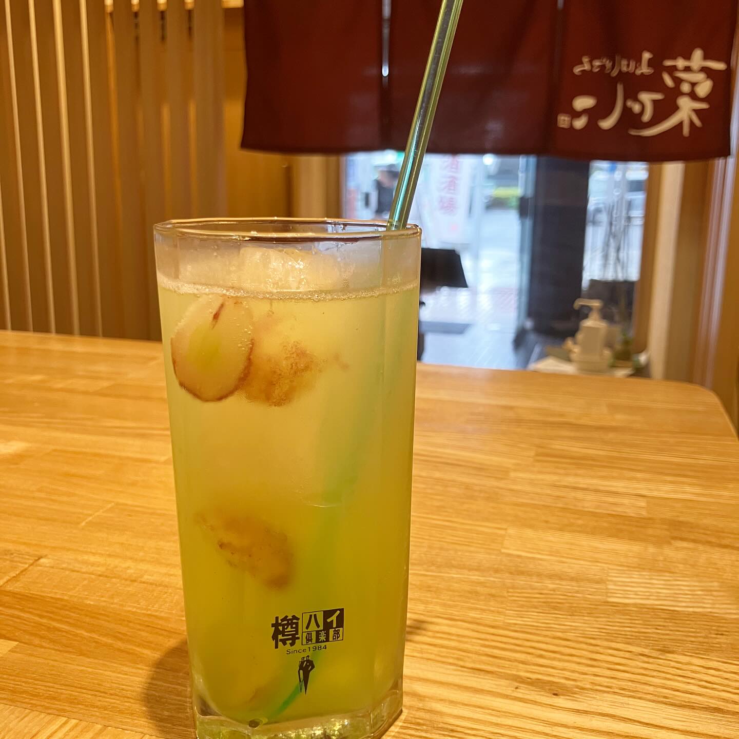 【おはしどころ菜でしこ】
〜贅沢な冷凍マスカットと巨峰のサワー〜
⁡
⁡
山梨県産シャインマスカットと
皮をむいた巨峰を冷凍して氷がわりに。
⁡
⁡
マスカットリキュールで作ったサワー
で作ってあります
⁡
⁡
果肉を食べるとシャーベット様な
食感に。
⁡
⁡
少し溶かしてから食べても
それはそれでおいしいですよ
⁡
⁡
⁡
⁡
〜パート・アルバイト募集中️〜
⁡
一緒にお店を
盛り上げていただける方を
募集中です️
⁡
⁡
・時給1080円
⁡
・募集人数＝1人(ホールスタッフ)
⁡
・18:00〜23:00(変動あり)
　
・おいしいまかない付き
　(持ち帰りでも大丈夫です)
⁡
落ち着いた雰囲気のお店で
お客様も良い方ばかりです
⁡
⁡
今勤めてもらっているアルバイトさんも
優しい性格の人達なので
働きやすいと思いますよ
⁡
超超人気店にする為、
チカラを貸してください🤲🤲
⁡
〜お問い合わせ〜
⁡
お店　0495-23-3058
携帯　080-3455-4951
インスタDMでも大丈夫です‍♂️
⁡
⁡
【埼玉県本庄駅徒歩30秒】
【月曜定休】
【駐車場️3台有り】
【インスタのメッセージお問合せ】
【詳しくはプロフールまで】
⁡
※インボイス対応しております
⁡
⁡
⁡