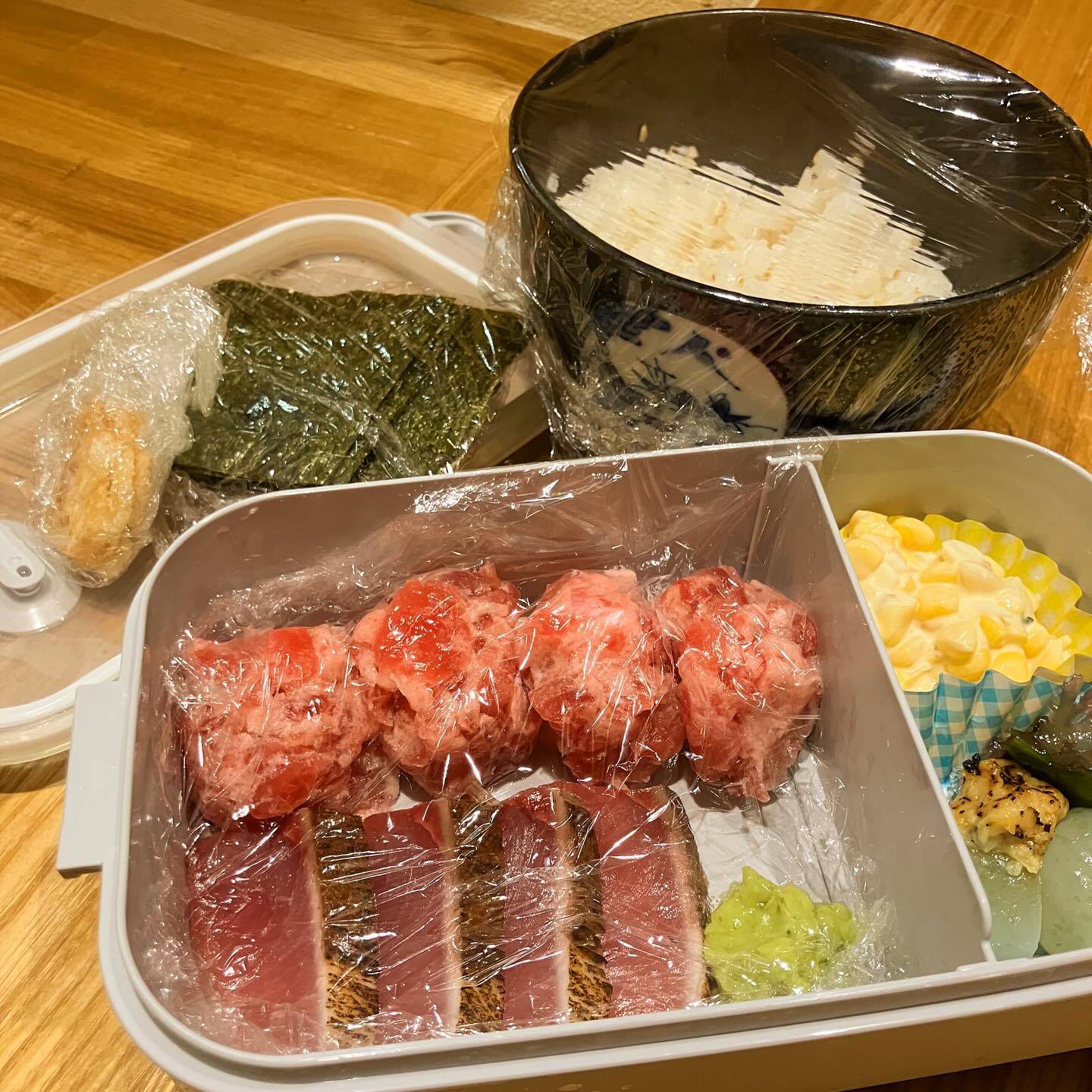 【おはしどころ菜でしこ】
〜手巻き寿司〜
⁡
⁡
⁡
とある日のまかない！
(持ち帰り)
⁡
⁡
この日は奮発して手巻き寿司
⁡
⁡
いつも
頑張ってくれてるからね
⁡
⁡
⁡
⁡
⁡
〜パート・アルバイト募集中️〜
⁡
一緒にお店を
盛り上げていただける方を
募集中です️
⁡
⁡
・時給1080円
⁡
・募集人数＝1人(ホールスタッフ)
⁡
・18:00〜23:00(変動あり)
　
・おいしいまかない付き
　(持ち帰りでも大丈夫です)
⁡
落ち着いた雰囲気のお店で
お客様も良い方ばかりです
⁡
⁡
今勤めてもらっているアルバイトさんも
優しい性格の人達なので
働きやすいと思いますよ
⁡
超超人気店にする為、
チカラを貸してください🤲🤲
⁡
〜お問い合わせ〜
⁡
お店　0495-23-3058
携帯　080-3455-4951
インスタDMでも大丈夫です‍♂️
⁡
⁡
【埼玉県本庄駅徒歩30秒】
【月曜定休】
【駐車場️3台有り】
【インスタのメッセージお問合せ】
【詳しくはプロフールまで】
⁡
※インボイス対応しております
⁡
⁡
⁡
