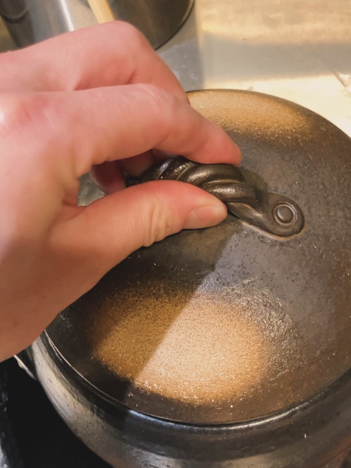 【おはしどころ菜でしこ】
〜新さんまと秋なすの土鍋炊きごはん〜
⁡
⁡
⁡
新潟産こしひかりを
ふっくら炊き上げ
⁡
⁡
⁡
脂の乗ったさんまを
表面だけ炙り、香ばしさをプラス。
⁡
中は半生ですが、お米の蒸気で
優しく熱が入り、しっとり仕上がります
⁡
⁡
⁡
トロっと炊き上げた秋なすも
いい感じの脇役になってますよ
⁡
⁡
⁡
⁡
⁡
⁡
⁡
〜パート・アルバイト募集中️〜
⁡
一緒にお店を
盛り上げていただける方を
募集中です️
⁡
⁡
・時給1080円
⁡
・募集人数＝1人(ホールスタッフ)
⁡
・18:00〜23:00(変動あり)
　
・おいしいまかない付き
　(持ち帰りでも大丈夫です)
⁡
落ち着いた雰囲気のお店で
お客様も良い方ばかりです
⁡
⁡
今勤めてもらっているアルバイトさんも
優しい性格の人達なので
働きやすいと思いますよ
⁡
超超人気店にする為、
チカラを貸してください🤲🤲
⁡
〜お問い合わせ〜
⁡
お店　0495-23-3058
携帯　080-3455-4951
インスタDMでも大丈夫です‍♂️
⁡
⁡
【埼玉県本庄駅徒歩30秒】
【月曜定休】
【駐車場️3台有り】
【インスタのメッセージお問合せ】
【詳しくはプロフールまで】
⁡
※インボイス対応しております
⁡
⁡
⁡