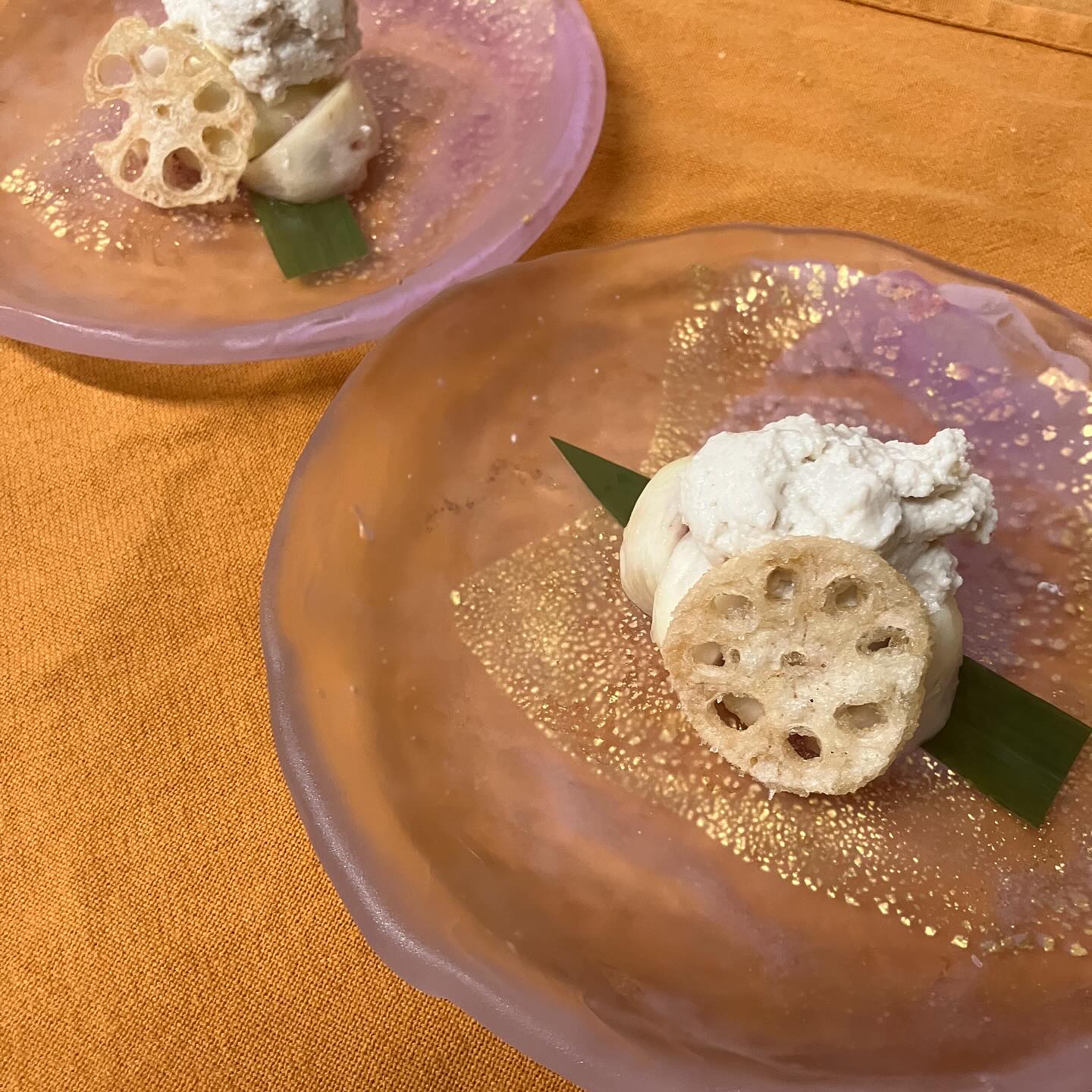 【おはしどころ菜でしこ】
〜いちじくの白和え〜
秋の定番料理で
僕も大好きな一品です️
この時期のいちじくは
ほんのり優しい甘さ。
胡麻ペーストを風味付けに使った
お豆腐のソースを絡めて
召し上がってください!
〜パート・アルバイト募集中️〜
一緒にお店を
盛り上げていただける方を
募集中です️
・時給1080円
・募集人数=1人(ホールスタッフ)
・18:00〜23:00(変動あり)
・おいしいまかない付き
(持ち帰りでも大丈夫です)
落ち着いた雰囲気のお店で
お客様も良い方ばかりです
今勤めてもらっているアルバイトさんも
優しい性格の人達なので
働きやすいと思いますよ
超超人気店にする為、
チカラを貸してください🤲🤲
〜お問い合わせ〜
お店 0495-23-3058
携帯 080-3455-4951
インスタDMでも大丈夫です♂️
【埼玉県本庄駅徒歩30秒】
【月曜定休】
【駐車場️3台有り】
【インスタのメッセージお問合せ】
【詳しくはプロフールまで】
※インボイス対応しております
