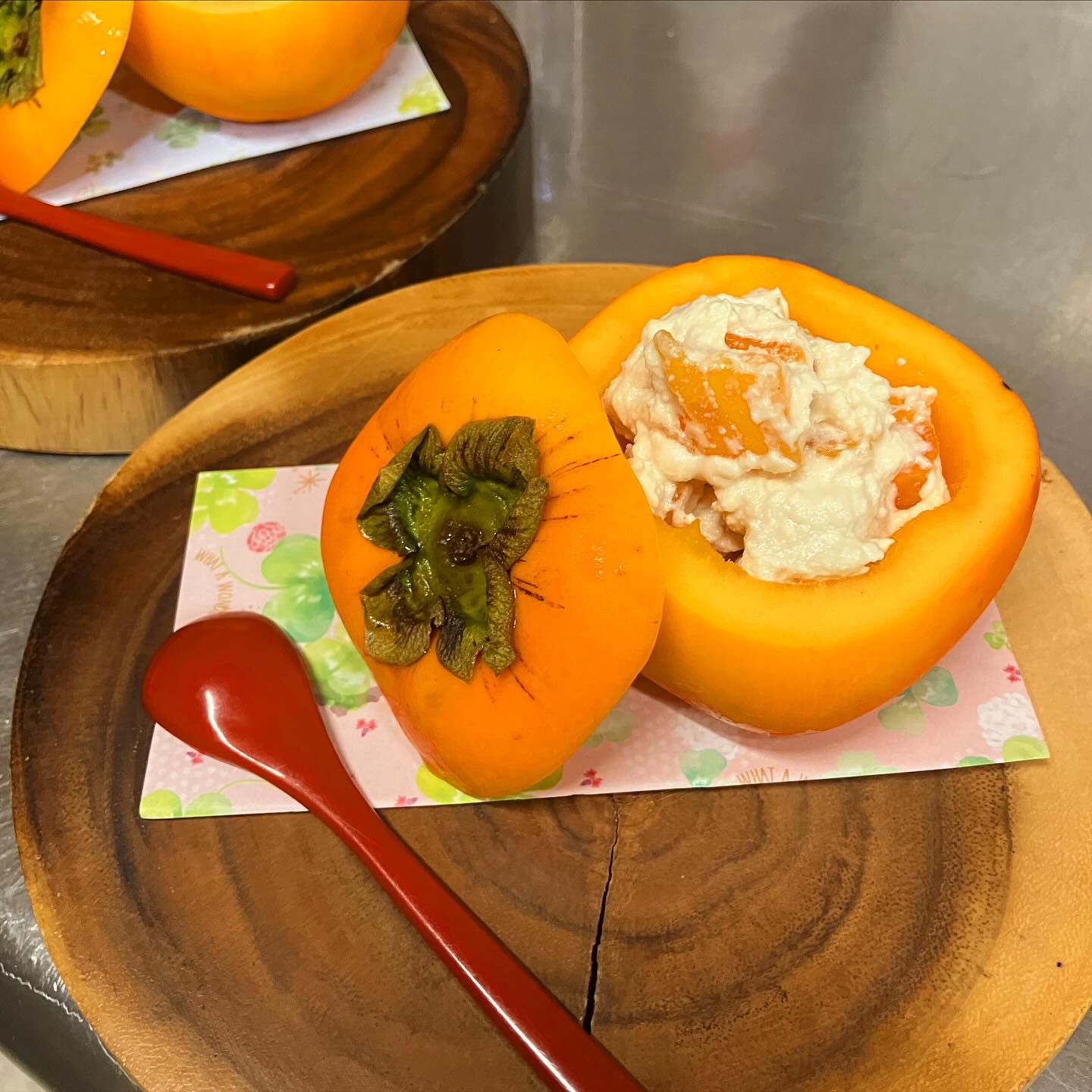 【おはしどころ菜でしこ】
〜柿の白和え〜
柿の白和えを
柿の器に盛り付け。
25年前に調理師学校で教わった
料理を思い出して作りました
先日の1万円コースの一品です!
〜パート・アルバイト募集中️〜
一緒にお店を
盛り上げていただける方を
募集中です️
・時給1150円
・募集人数=1人(ホールスタッフ)
・18:00〜23:00(変動あり)
 
・おいしいまかない付き
 (持ち帰りでも大丈夫です)
落ち着いた雰囲気のお店で
お客様も良い方ばかりです
今勤めてもらっているアルバイトさんも
優しい性格の人達なので
働きやすいと思いますよ
超超人気店にする為、
チカラを貸してください🤲🤲
〜〜〜〜
【埼玉県本庄駅徒歩30秒】
【月曜定休】
【駐車場️3台有り】
【インスタのメッセージお問合せ】
【詳しくはプロフールまで】
※インボイス対応しております
