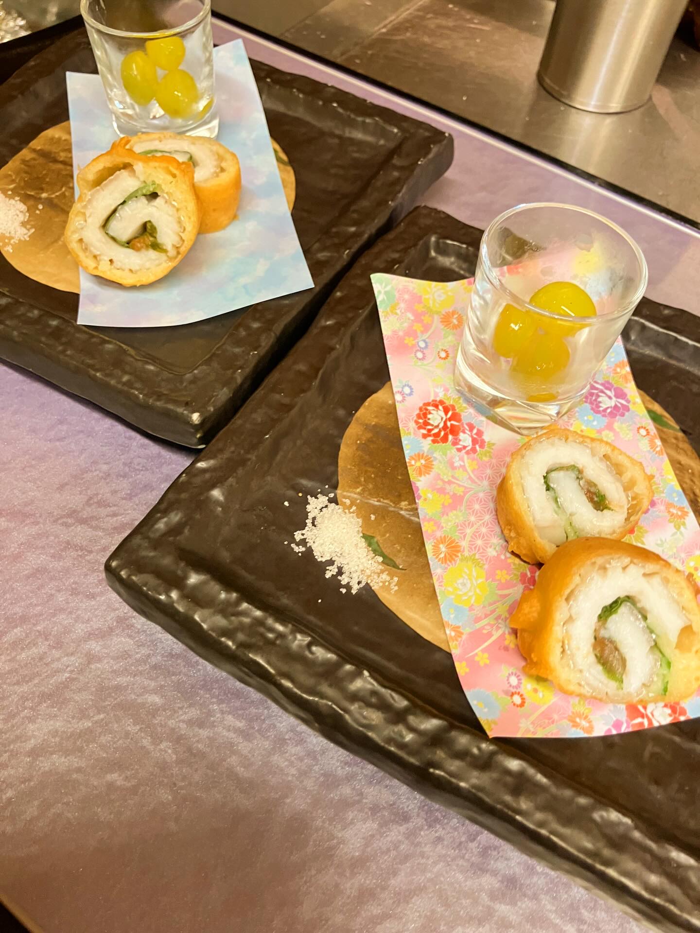 【おはしどころ菜でしこ】
〜太刀魚の梅しそ揚げ&揚げ銀杏〜
大葉と梅を太刀魚で
巻いて天ぷらに。
揚げ銀杏を添えて。
コース料理にて
お出ししました
〜パート・アルバイト募集中️〜
一緒にお店を
盛り上げていただける方を
募集中です️
・時給1150円
・募集人数=1人(ホールスタッフ)
・18:00〜23:00(変動あり)
・おいしいまかない付き
(持ち帰りでも大丈夫です)
落ち着いた雰囲気のお店で
お客様も良い方ばかりです
今勤めてもらっているアルバイトさんも
優しい性格の人達なので
働きやすいと思いますよ
超超人気店にする為、
チカラを貸してください🤲🤲
〜〜〜〜
【埼玉県本庄駅徒歩30秒】
【月曜定休】
【駐車場️3台有り】
【インスタのメッセージお問合せ】
【詳しくはプロフールまで】
※インボイス対応しております
