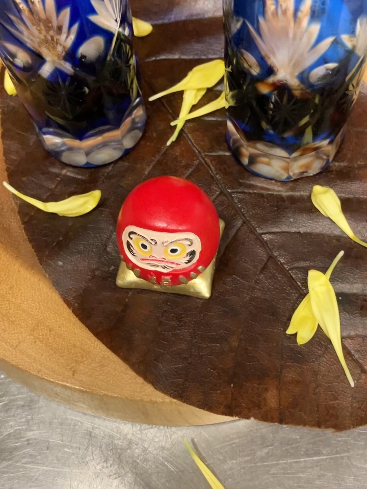 【おはしどころ菜でしこ】
〜極上️炙り白子ポン酢〜
北海道産の超上質な白子を
60°で3分間、低温火入れ。
ぷりっぷりに仕上げてから
表面だけ炙り焼きに
ほんのり温かい状態で
召し上がっていただきます!
めちゃっくちゃ美味いですよー
本日はあと4名様分
お出し出来ます️
お席もカウンター2名様
空いているので食べたい方はぜひ
〜パート・アルバイト募集中️〜
一緒にお店を
盛り上げていただける方を
募集中です️
・時給1150円
・募集人数=1人(ホールスタッフ)
・18:00〜23:00(変動あり)
・おいしいまかない付き
(持ち帰りでも大丈夫です)
落ち着いた雰囲気のお店で
お客様も良い方ばかりです
今勤めてもらっているアルバイトさんも
優しい性格の人達なので
働きやすいと思いますよ
超超人気店にする為、
チカラを貸してください🤲🤲
〜〜〜〜
【埼玉県本庄駅徒歩30秒】
【月曜定休】
【駐車場️3台有り】
【インスタのメッセージお問合せ】
【詳しくはプロフールまで】
※インボイス対応しております
