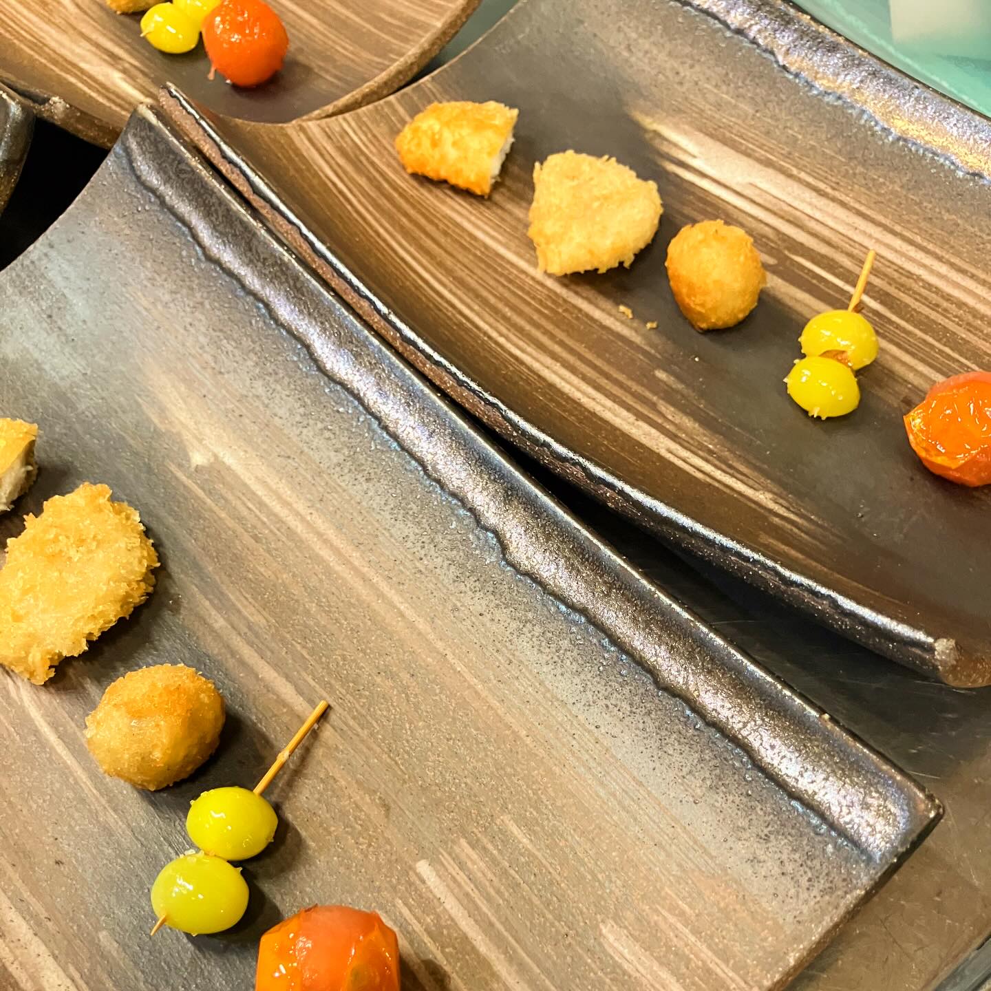 【おはしどころ菜でしこ】
〜ミックスフライ〜
⁡
⁡
・真鯛
・れんこん
・うずら玉子の味玉
・揚げぎんなん串
・揚げトマト
⁡
⁡
・自家製梅タルタル
・藻塩
・ピンク岩塩
で召し上がっていただきます
⁡
⁡
先日のコース料理でお出しした
揚げ物です。
⁡
⁡
⁡
⁡
⁡
⁡
⁡
〜パート・アルバイト募集中️〜
⁡
一緒にお店を
盛り上げていただける方を
募集中です️
⁡
⁡
・時給1150円
⁡
・募集人数＝1人(ホールスタッフ)
⁡
・18:00〜23:00(変動あり)
　
・おいしいまかない付き
　(持ち帰りでも大丈夫です)
⁡
落ち着いた雰囲気のお店で
お客様も良い方ばかりです
⁡
⁡
今勤めてもらっているアルバイトさんも
優しい性格の人達なので
働きやすいと思いますよ
⁡
超超人気店にする為、
チカラを貸してください🤲🤲
⁡
⁡
〜お問い合わせ〜
⁡
【埼玉県本庄駅徒歩30秒】
【月曜定休】
【駐車場️3台有り】
【インスタのメッセージお問合せ】
【詳しくはプロフールまで】
⁡
※インボイス対応しております
⁡
⁡
⁡