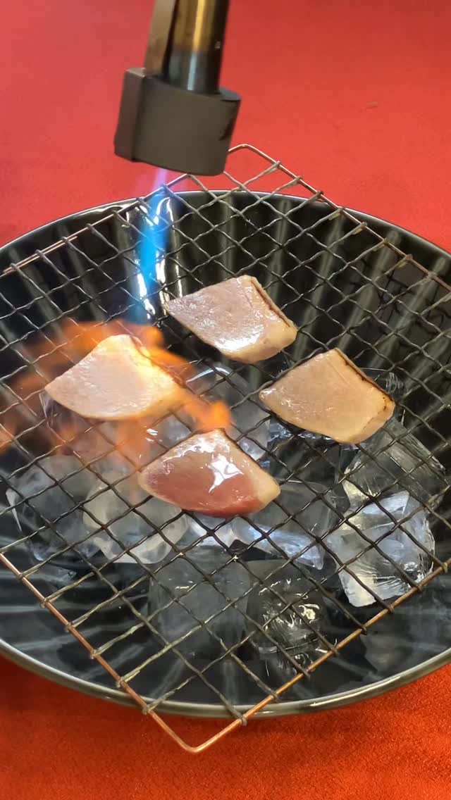 【おはしどころ菜でしこ】
〜炭火バーナー〜
⁡
⁡
新しく
遠赤外線炭火バーナーを導入しました️
⁡
⁡
炙り料理の時に気になりやすい
ガス臭をかなり抑えてくれるので、
より香ばしく、
より気持ちよく食べてもらえると思います。
⁡
⁡
少し高かったですが
思い切って買ってよかった道具です
⁡
⁡
これから炙り料理
さらに良くしていきます！
⁡
⁡
〜〜〜〜〜〜〜〜〜〜〜〜〜〜〜
⁡
遊び心あるカジュアル和食
⁡
本庄駅徒歩30秒
🍽一品 590〜990円
⁡
ご友人・カップル・ご接待に
⁡
駐車場2台
⁡
※パートさん・アルバイトさん募集中
⁡