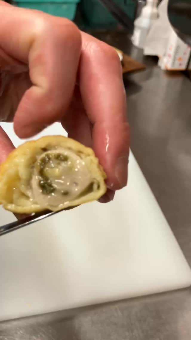 【おはしどころ菜でしこ】
〜牡蠣の天ぷら〜
⁡
⁡
中身はあふれるような
海のミルク🤤
⁡
⁡
⁡
⁡
〜〜〜〜〜〜〜〜〜〜〜〜〜〜〜
⁡
⁡
遊び心あるカジュアル和食
⁡
本庄駅徒歩30秒
🍽一品 590〜990円
⁡
ご友人・カップル・ご接待
⁡
駐車場2台
⁡
※パートさん・アルバイトさん募集中
⁡

⁡ 
⁡
⁡
⁡