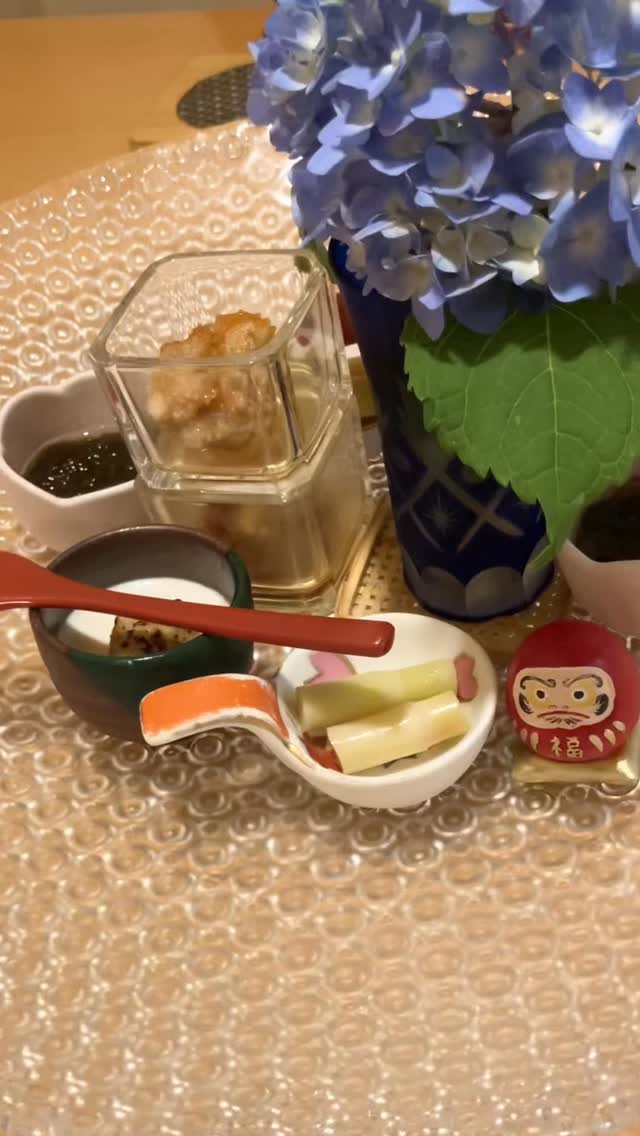 【おはしどころ菜でしこ】
〜お通しから始まる時間〜
⁡
⁡
暖簾をくぐって、
席に着いて、
まずはお通しから。
⁡
⁡
少しずつつまみながら、
ゆっくりお酒とお食事を楽しんで
いただけたら嬉しいです。
（もちろんノンアルでも大丈夫です）
⁡
⁡
大人のリセット時間、
大切ですよね️
⁡
⁡
〜〜〜
⁡
本庄駅南口 徒歩30秒
🍽️遊び心あるカジュアル和食
名物 梅タルタルのささみ天
⁡