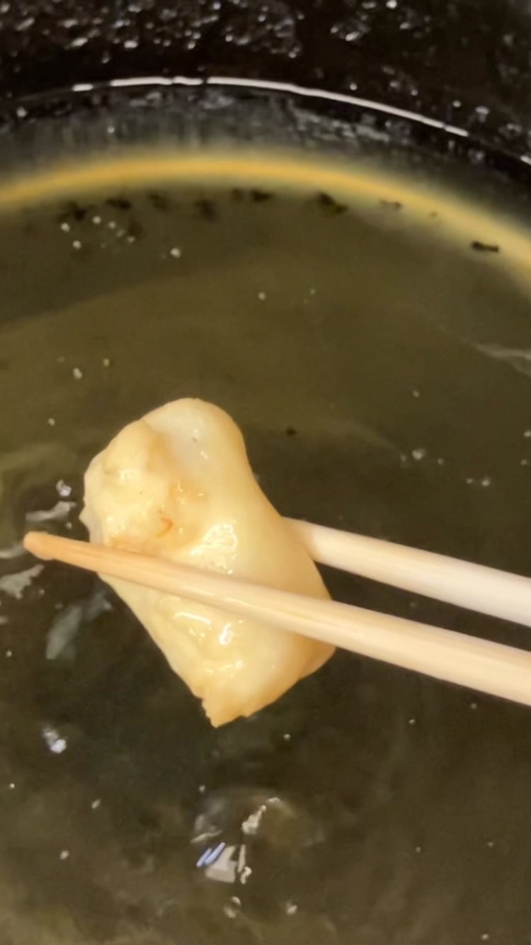【おはしどころ菜でしこ】
〜梅タルタルのささみ天〜
⁡
外はふわっと軽く。
⁡
中はしっとり。
⁡
揚げたてのささみに、
自家製の梅タルタルを
たっぷり合わせました。
⁡
ありがたいことに、
たくさんのお客様にご注文いただいている
菜でしこの名物です。
⁡
～～～～～～～～～～～～
⁡
本庄駅南口 徒歩30秒
🍽遊び心あるカジュアル和食
名物 梅タルタルのささみ天
駐車場2台あり
⁡