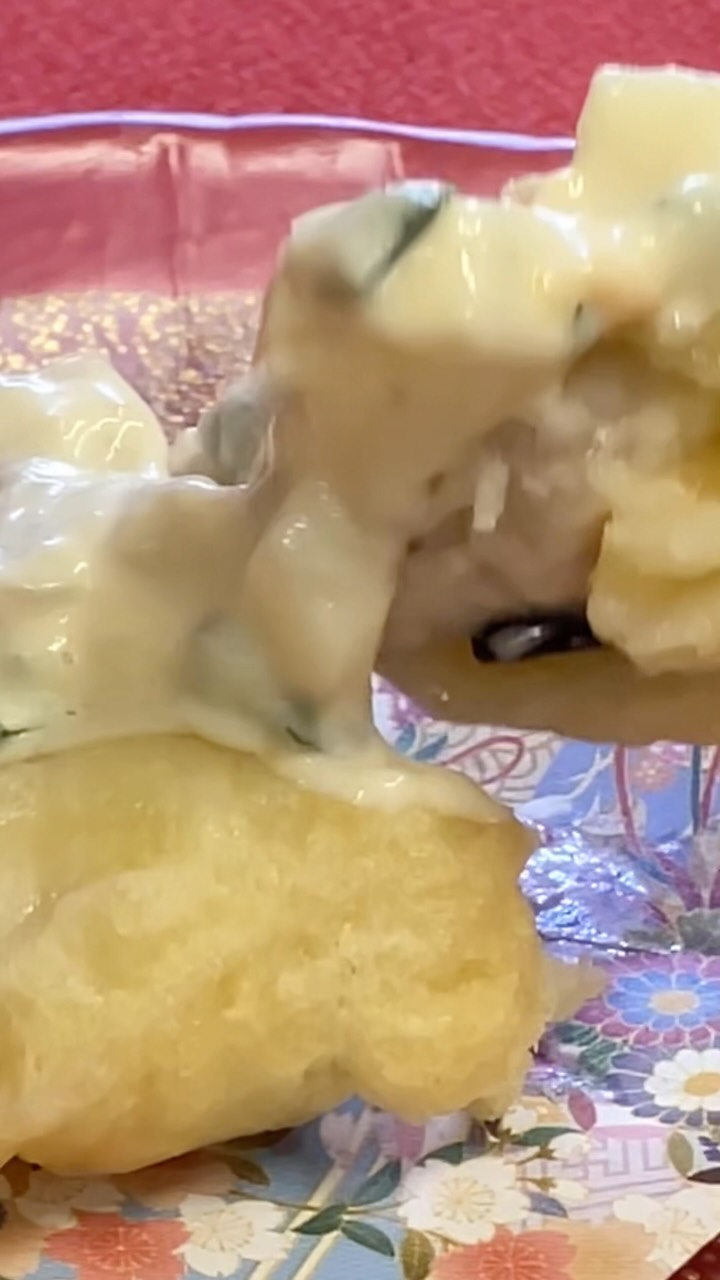 【おはしどころ菜でしこ】
〜梅タルタルのささみ天〜
初めてのお客様には、
「そんなに付けるんですか?」
と言われることがあります
でも実は、
たっぷり付けるくらいが
ちょうど良かったりします。
ふわふわのささみ天と、
自家製の梅タルタル。
おすすめの食べ方です
~~~~~~~~~~~~
本庄駅南口 徒歩30秒
🍽️遊び心あるカジュアル和食
名物 梅タルタルのささみ天