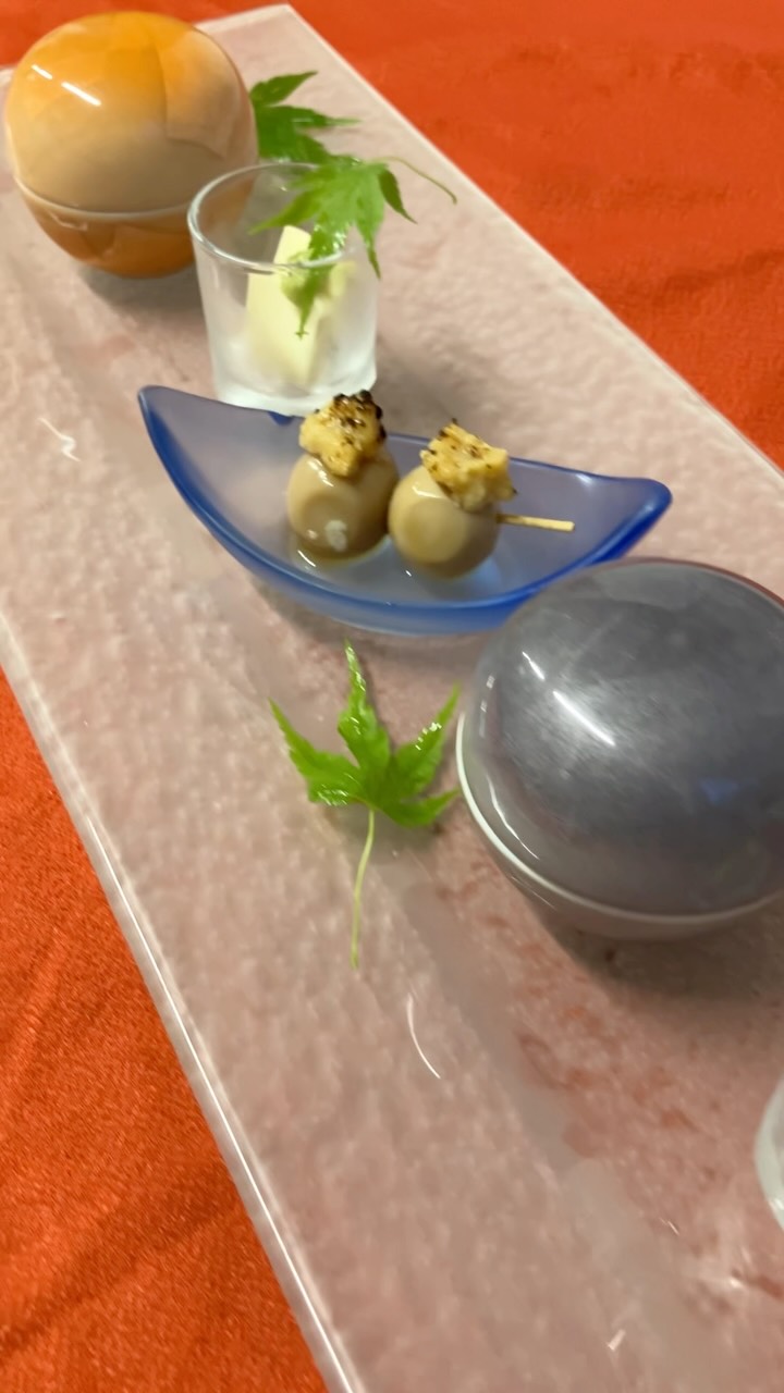 【おはしどころ菜でしこ】
〜土鍋炊きご飯が炊き上がるまで〜
⁡
先日の5,000円コースの終盤に
お出しした箸休め。
⁡
土鍋炊きご飯が炊き上がるまで
少しずつつまみながら
お待ちいただきます。
⁡
・うずら卵の田楽
・クリームチーズ味噌漬け
・茄子の塩昆布和え
⁡
⁡
⁡
〜〜〜〜〜〜〜〜〜〜
⁡
土鍋炊きご飯はご注文ごとに炊き上げます
🥢季節を感じる小鉢を添えたコース料理
本庄駅南口 徒歩30秒
ご友人・カップル・ご接待にも
Instagram DM予約OK
⁡
