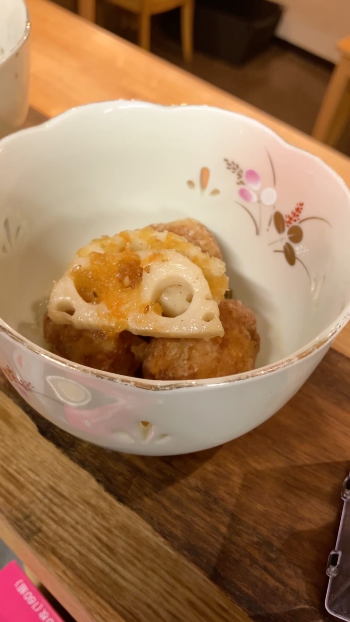 【おはしどころ菜でしこ】
〜マグロのつみれ揚げ〜

マグロを使って、
つみれ揚げを作りました。

生姜をたっぷり効かせて、
ほんのり柚子の香り。

外はカリッと、
中はふわふわ。

イメージ通りの味に
仕上がりました️

━━━━━━━━━━━━━━

遊び心ある料理と演出
本庄駅南口 徒歩30秒
🥢一品料理は590円〜990円中心
InstagramのDMからご予約OK