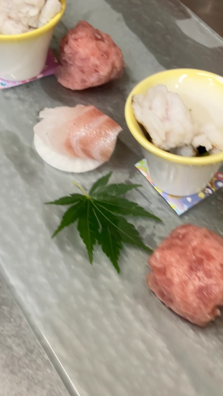 【おはしどころ菜でしこ】
〜お刺身3種盛り〜
⁡
茹でたての鱧、
まぐろのたたき、
鯛の昆布〆。
⁡
⁡
鱧の時期も、もうすぐ終わり。
⁡
暑い日はまだ続きそうですが、
今年も短い夏でしたね
⁡
━━━━━━━━━━━━━━
⁡
🍽遊び心ある料理と演出
本庄駅南口 徒歩30秒
🥢一品料理は590円〜990円中心
InstagramのDMからご予約OK
⁡