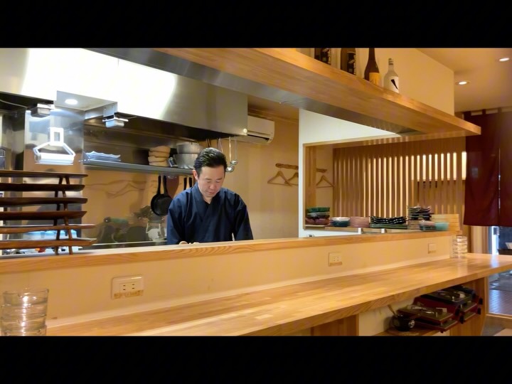 【本庄駅徒歩30秒のカジュアル和食】
店頭のテレビ型看板で流す
お店の紹介動画を、一生懸命作りました🤗
お料理や店内の様子をまとめた
約2分の動画です。
看板メニューの梅タルタルのささみ天、
土鍋ご飯や、コースのデザートも登場します🥢
ちょっと長めですが、
菜でしこの雰囲気を感じてもらえたら嬉しいです️
お時間のあるときに、ぜひご覧ください。
──────────
本庄駅南口ロータリー内・徒歩30秒
17:00〜22:30/月曜定休・ほか不定休
🥢 一品料理からコースまで
️ お一人様もお気軽に
ご予約はDMから承っています
──────────